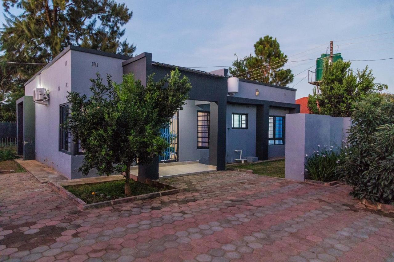 Blue Agave F2 Apartment ลุซากา ภายนอก รูปภาพ