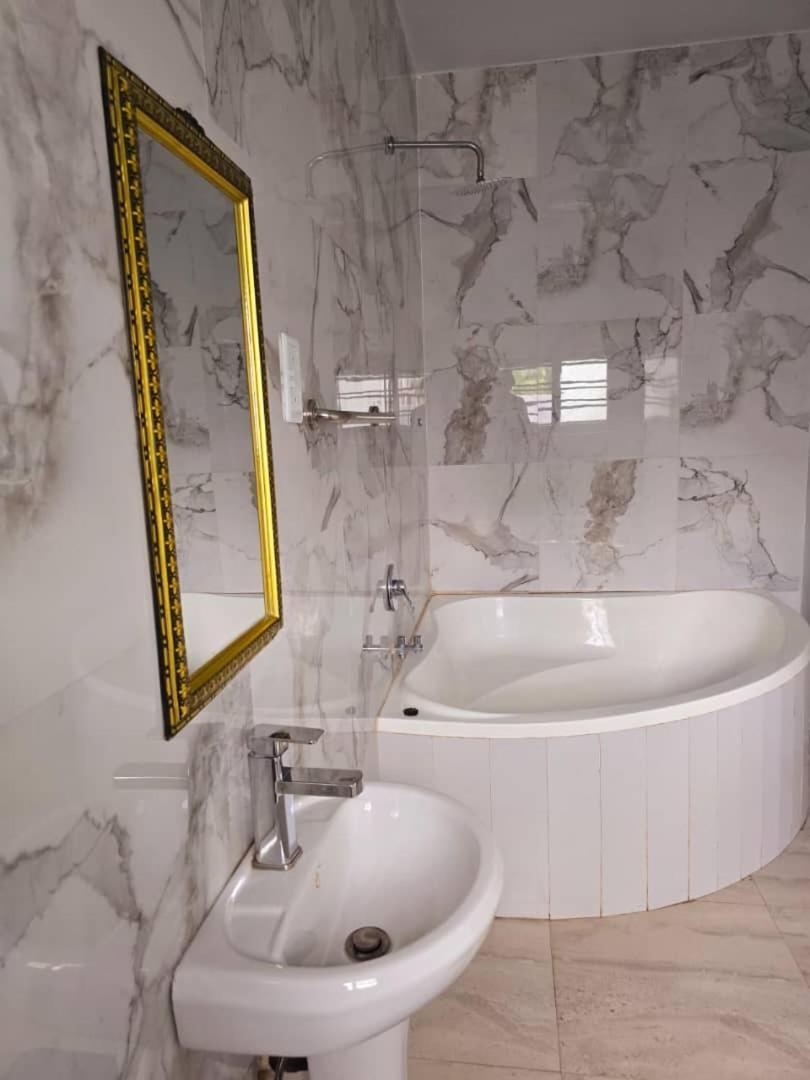 Blue Agave F2 Apartment ลุซากา ภายนอก รูปภาพ