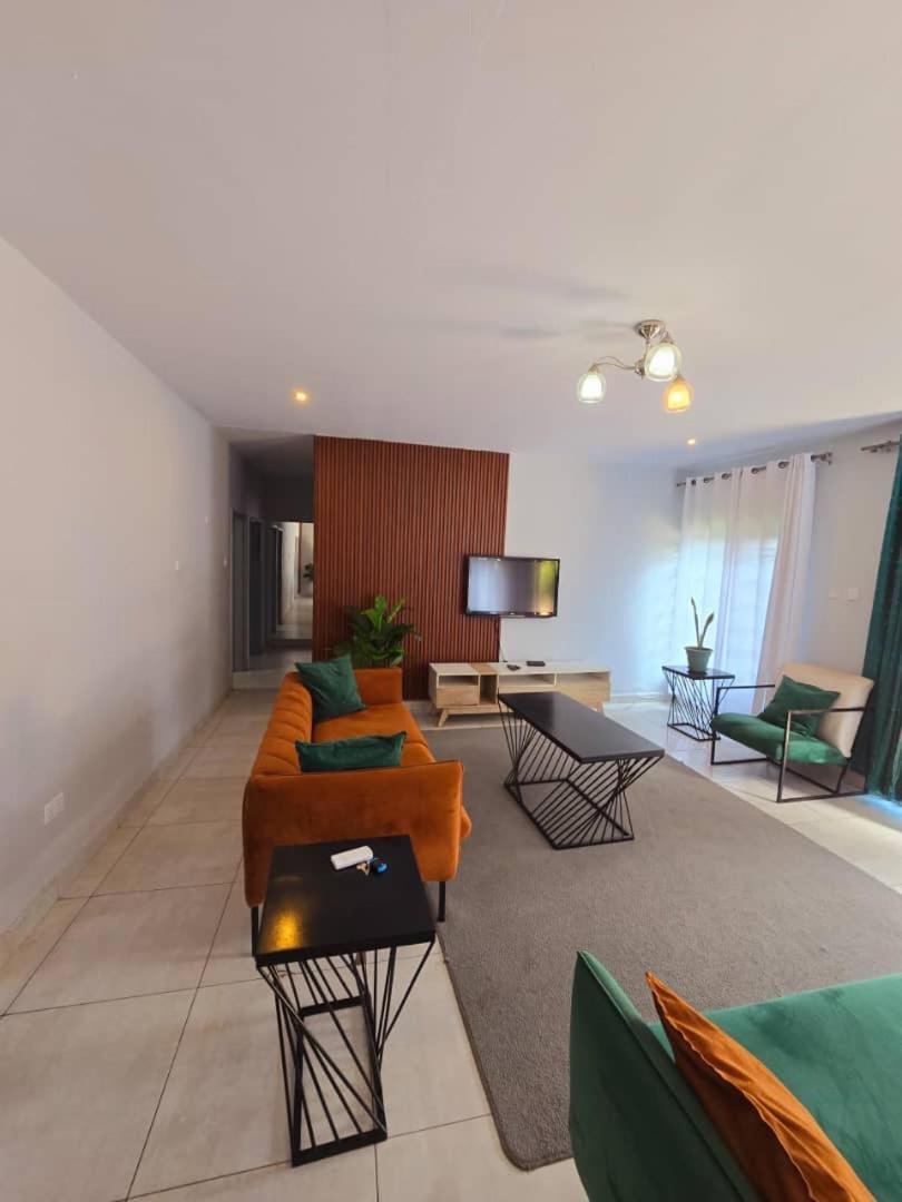 Blue Agave F2 Apartment ลุซากา ภายนอก รูปภาพ